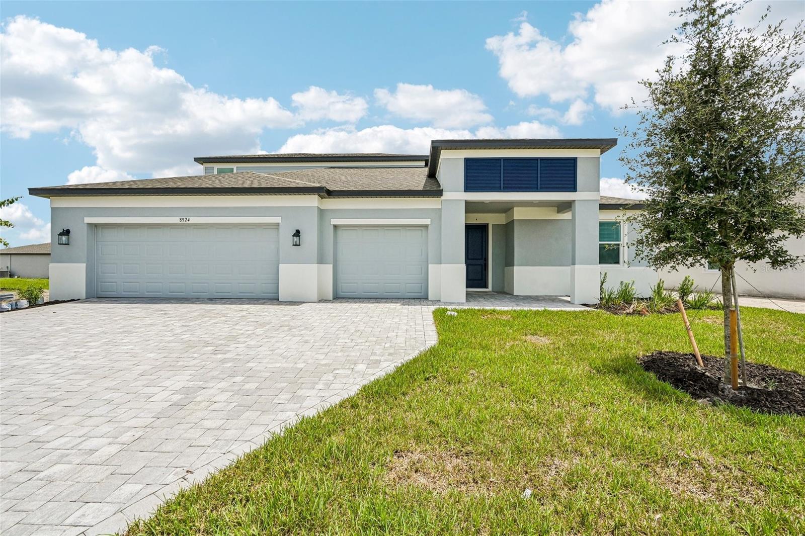 8924 Deep Horizon Loop Property Photo 1