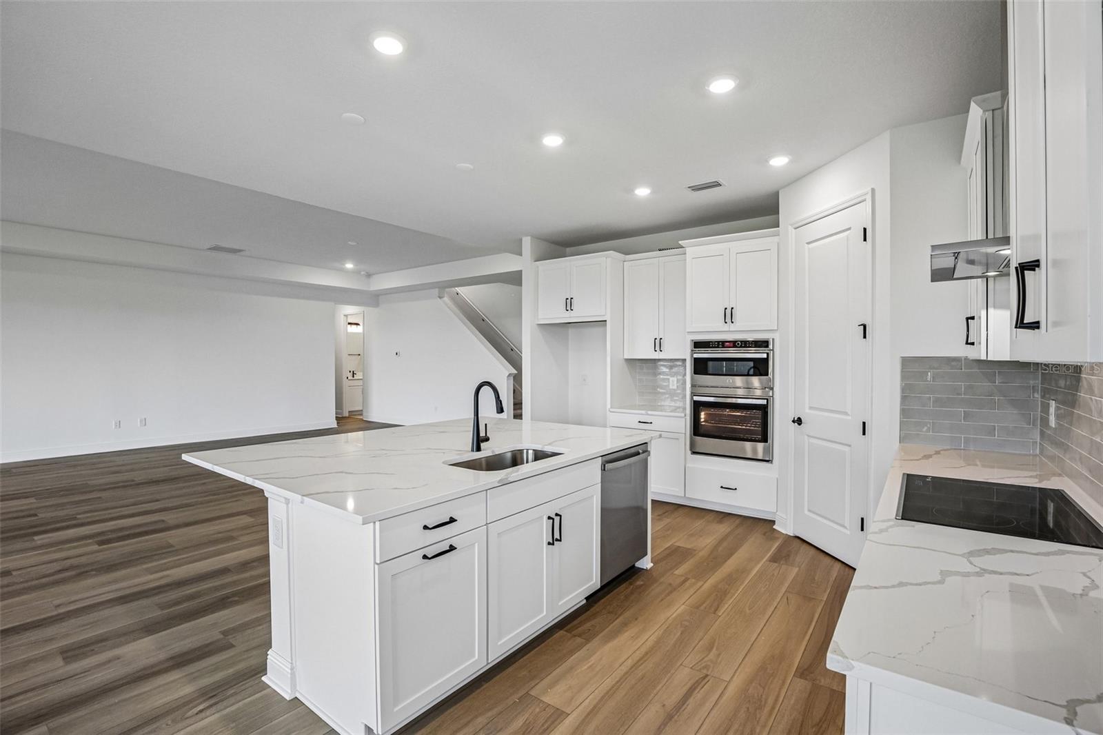 8928 Deep Horizon Loop Property Photo 6