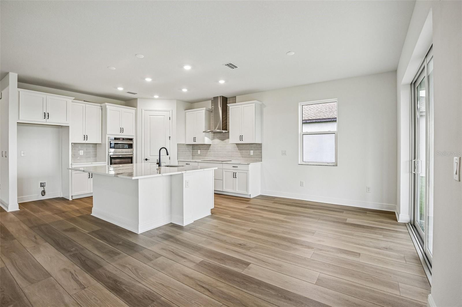 8928 Deep Horizon Loop Property Photo 9