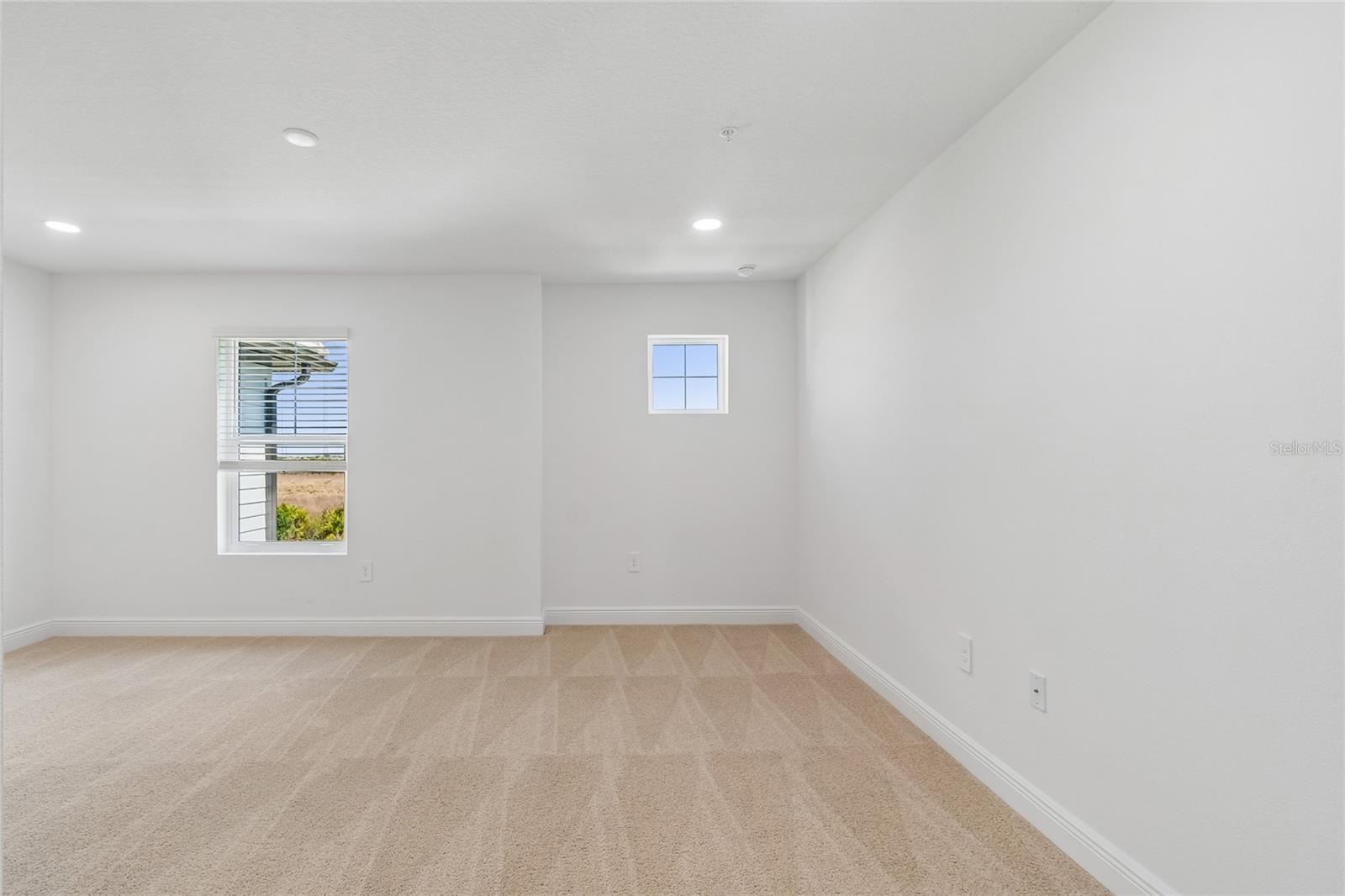 17806 Broadleaf Loop Property Photo 8
