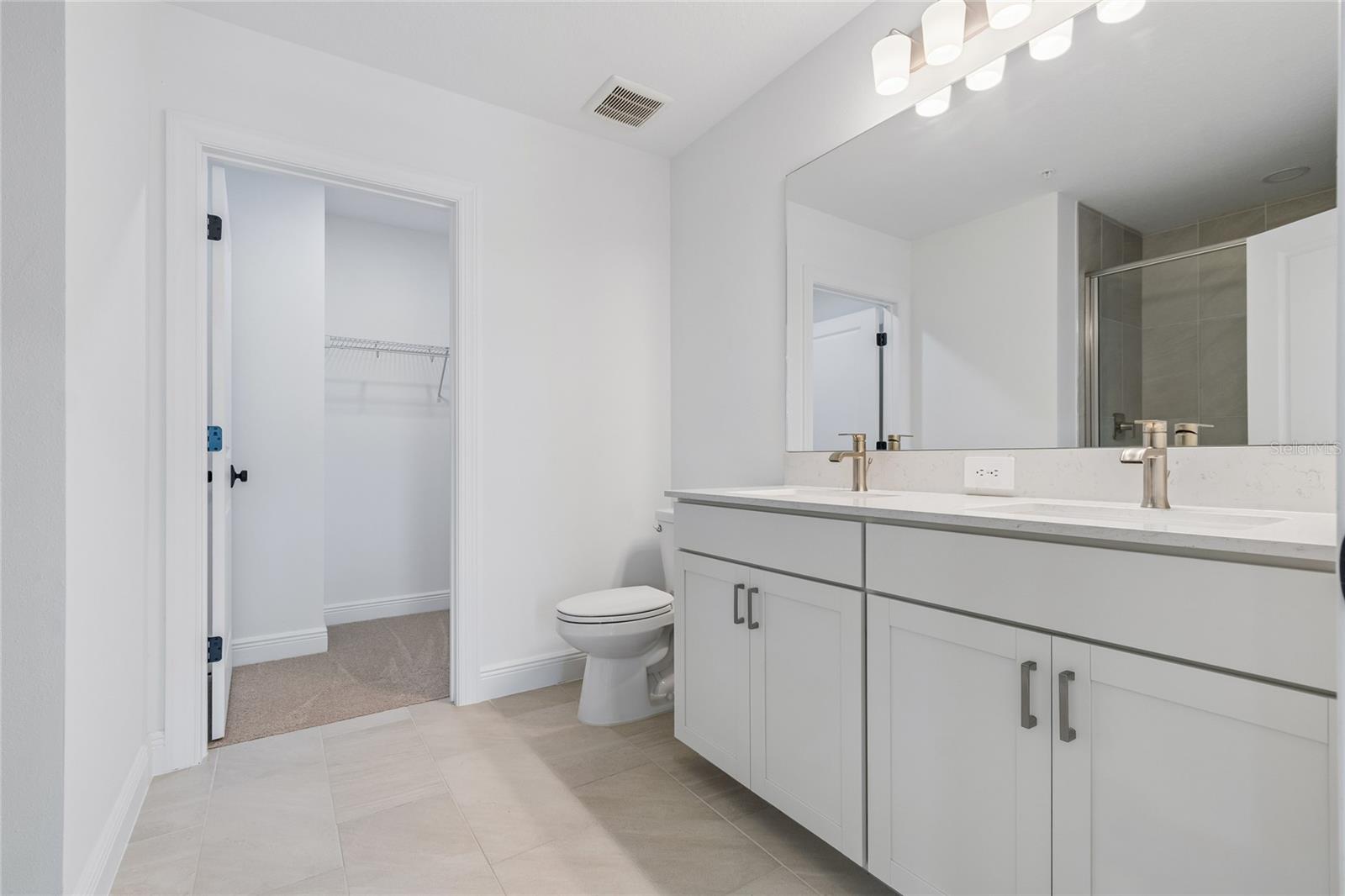 17806 Broadleaf Loop Property Photo 9