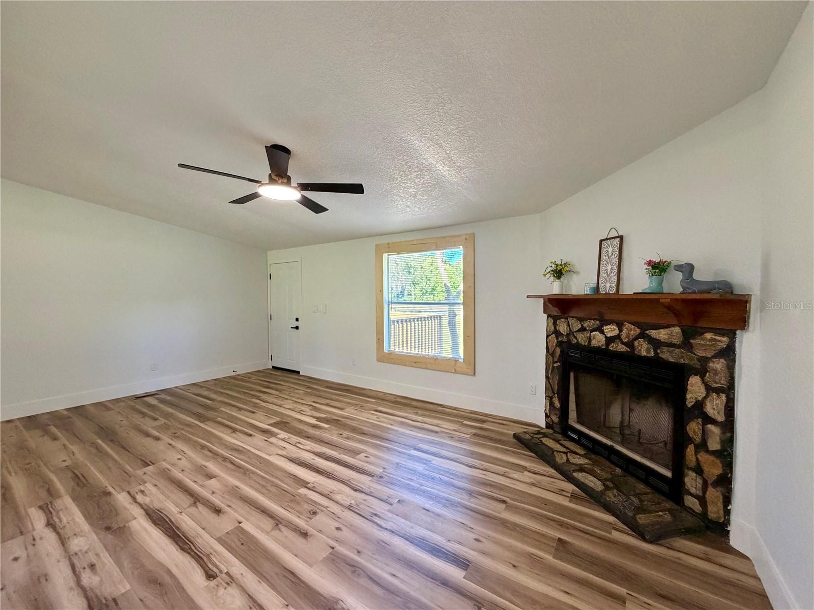17545 Ne 37th Ct Property Photo 6