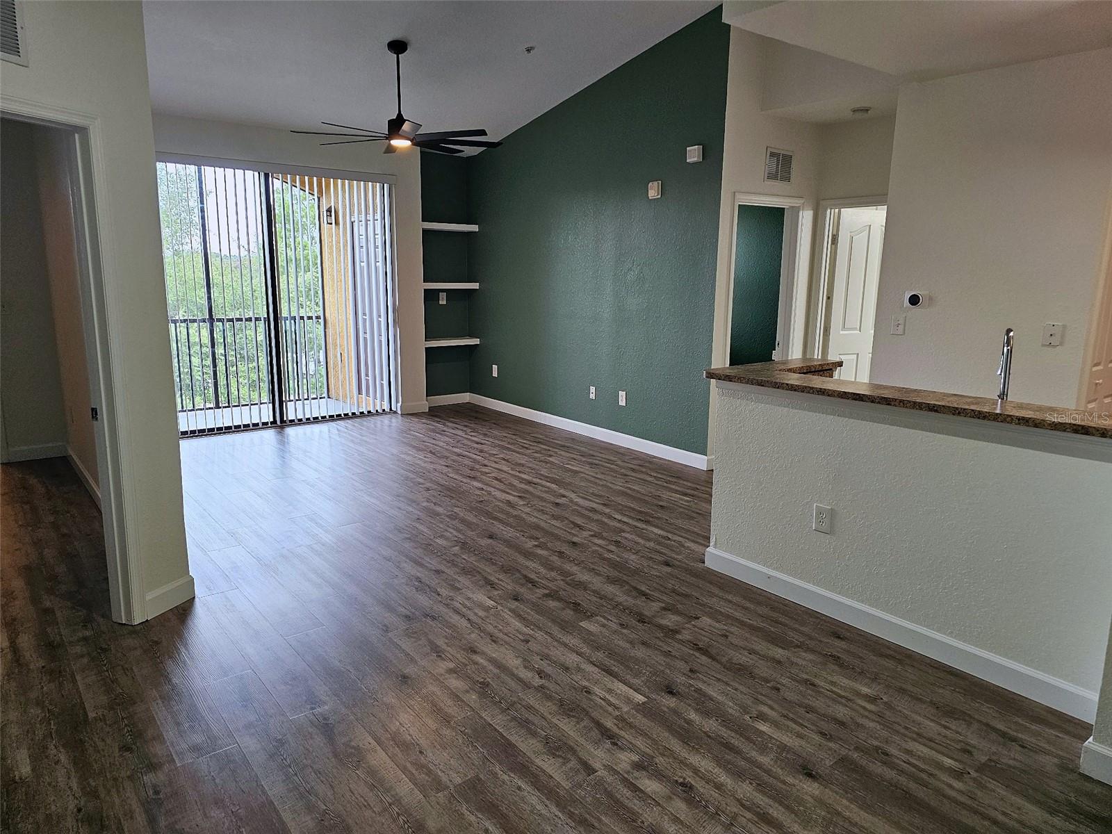 8335 38th Street Cir E #305 Property Photo 2