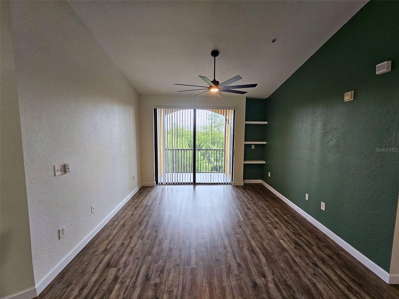 8335 38th Street Cir E #305 Property Photo 3