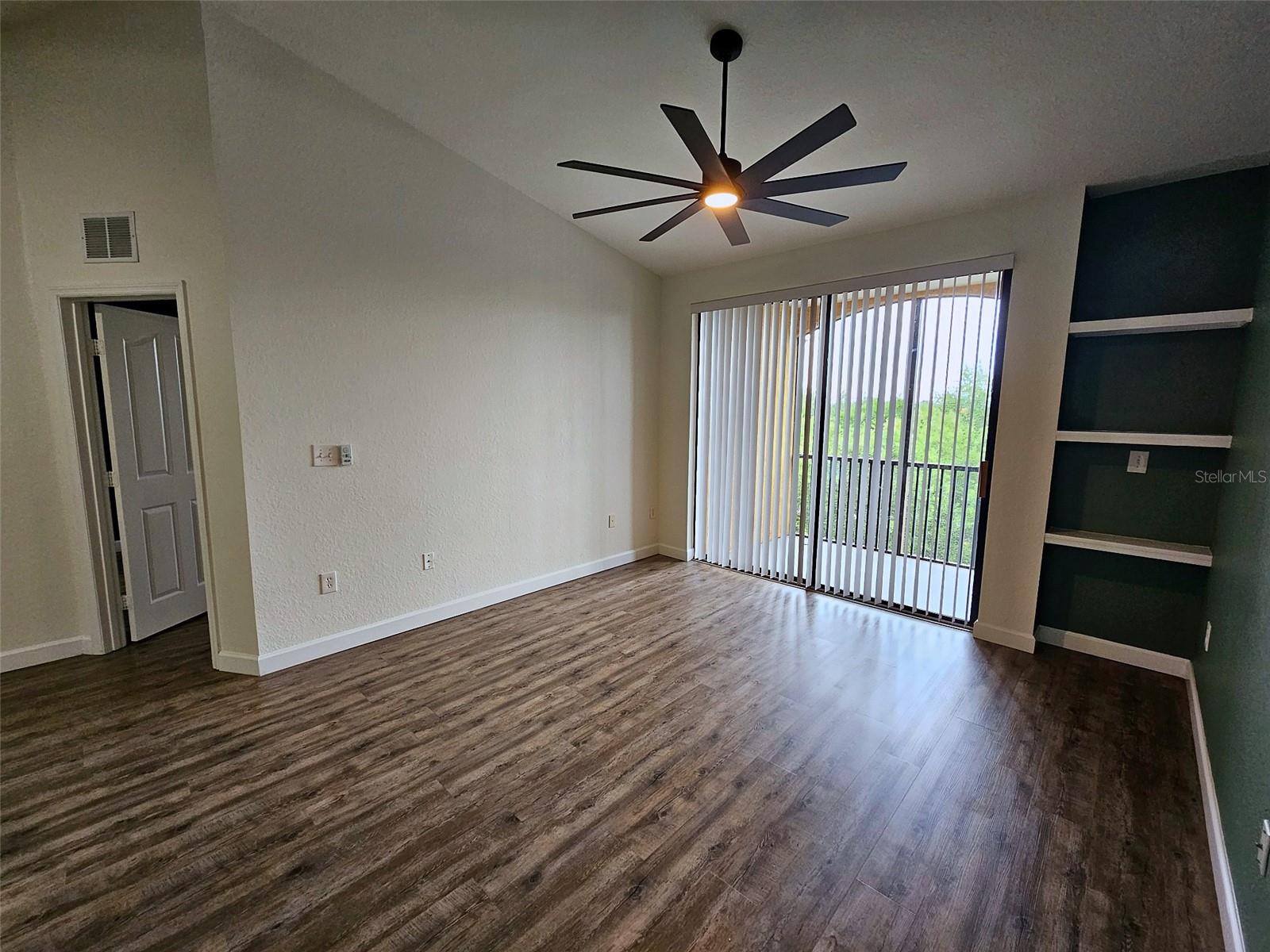 8335 38th Street Cir E #305 Property Photo 4