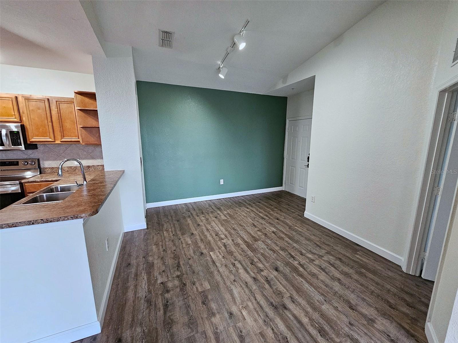 8335 38th Street Cir E #305 Property Photo 7