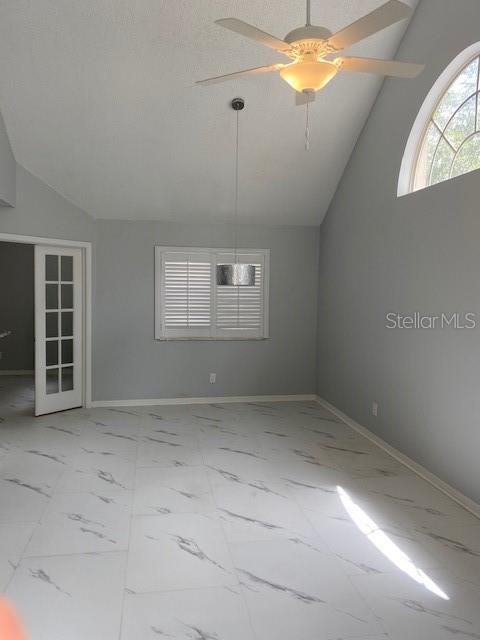 575 Bloomington Ct #20 Property Photo 4