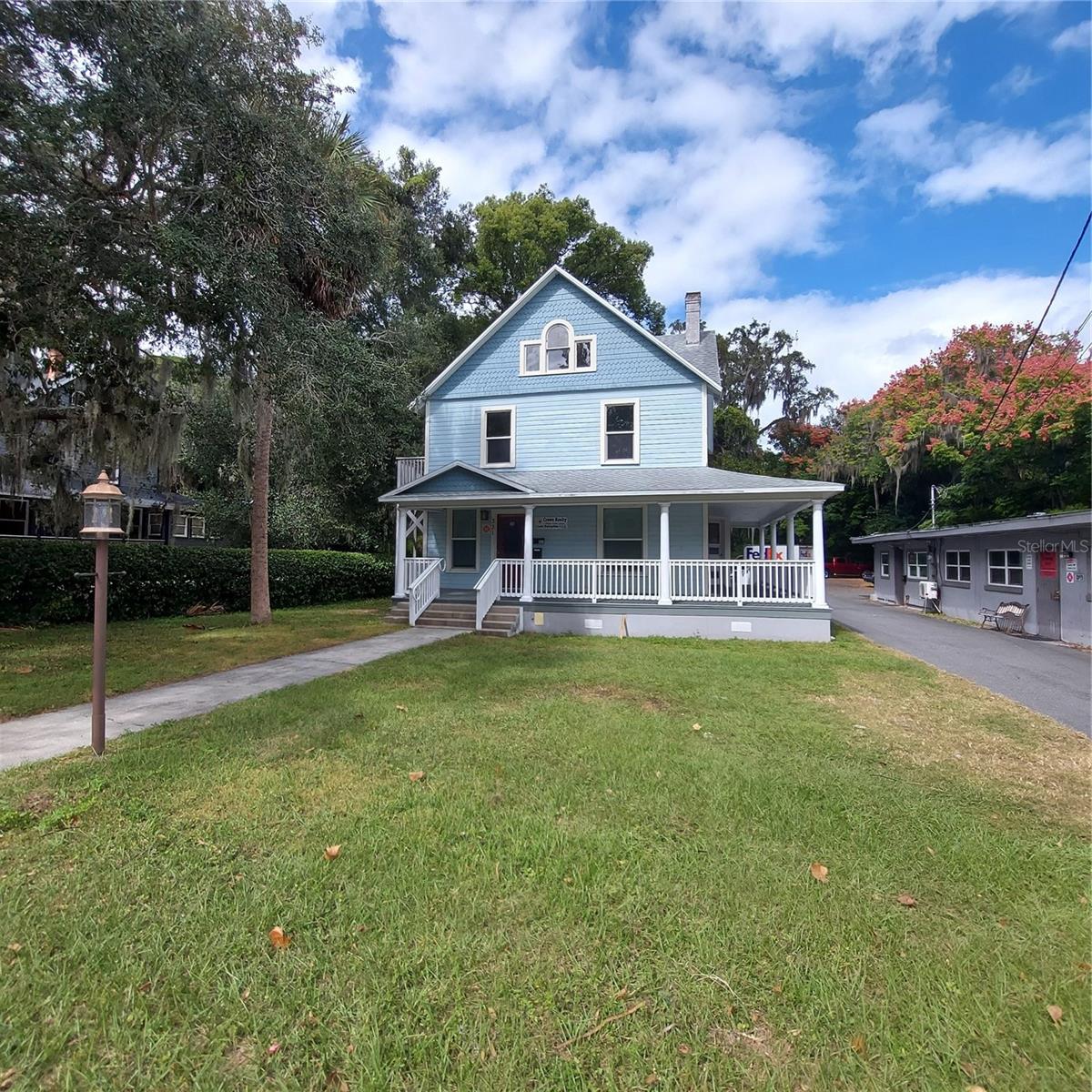 331 W New York Ave Property Photo 1