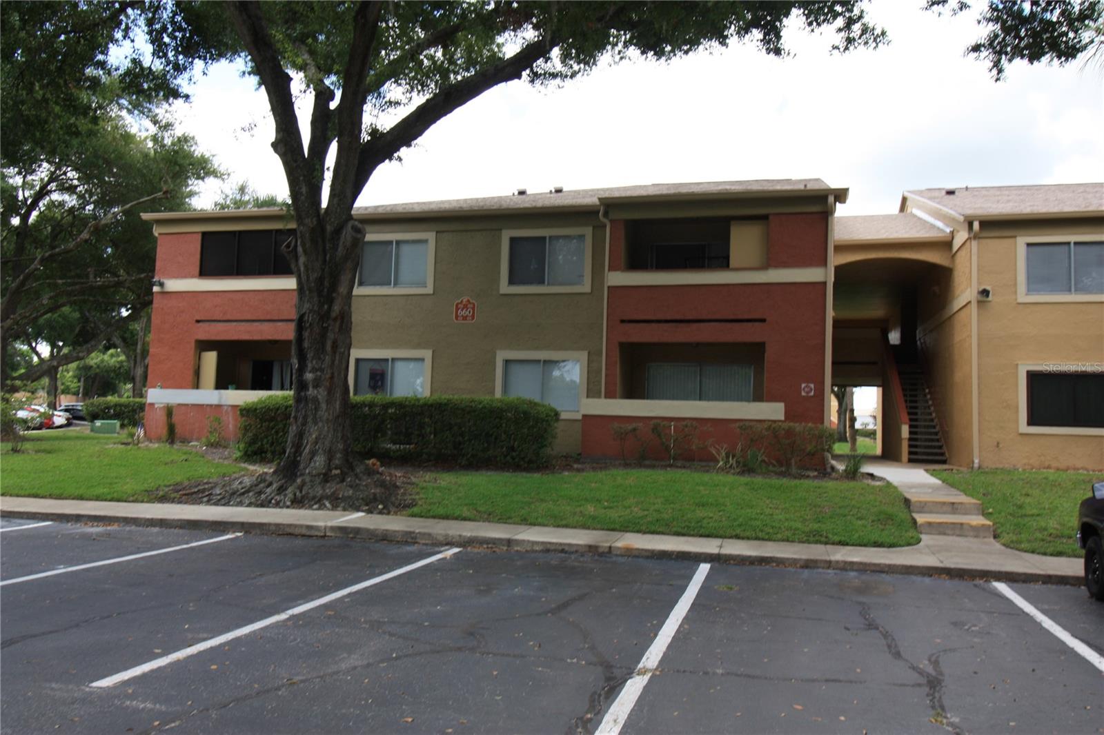 660 KENWICK CIR #104