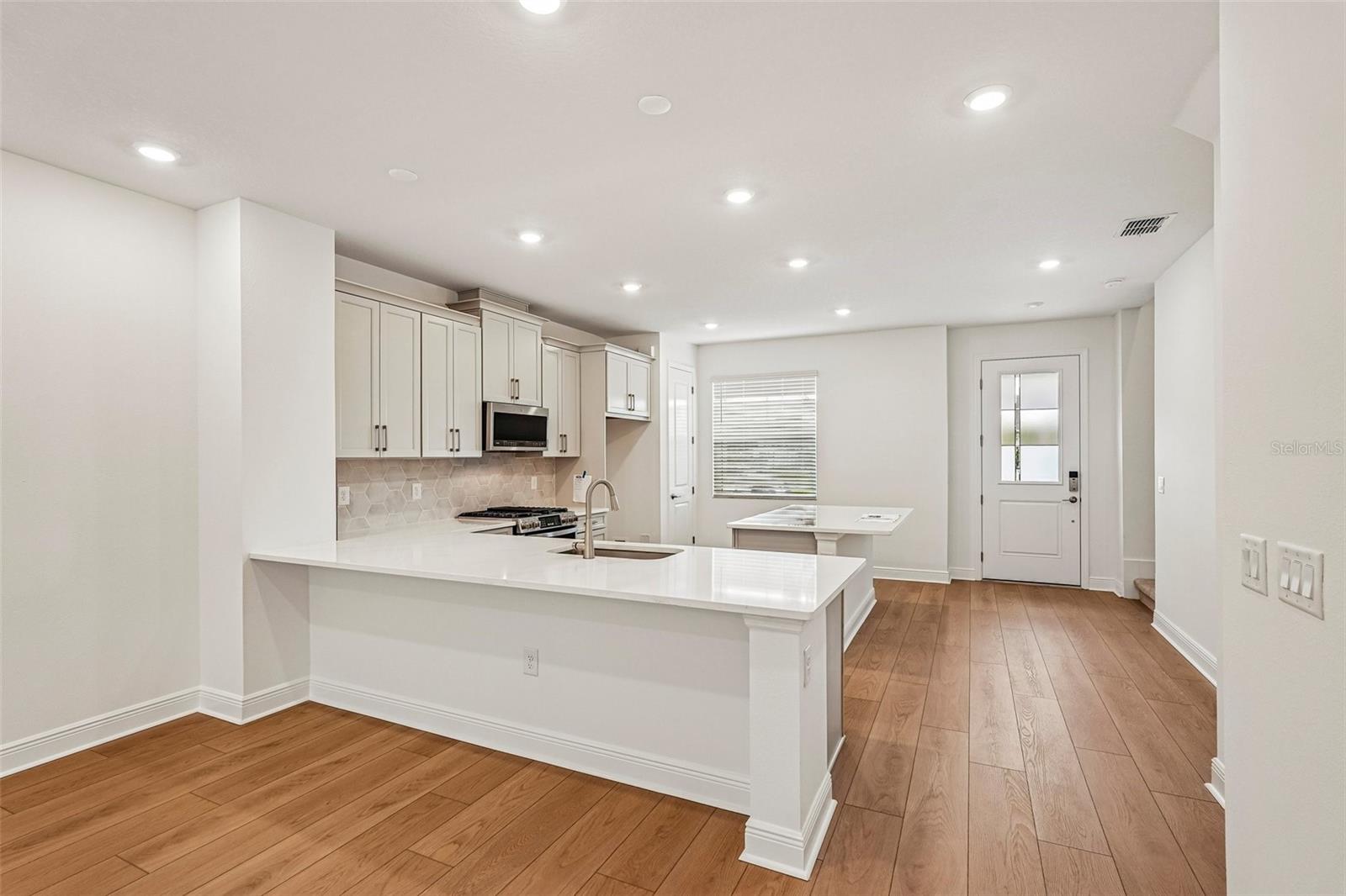 4426 Sunset Garden St Property Photo 5