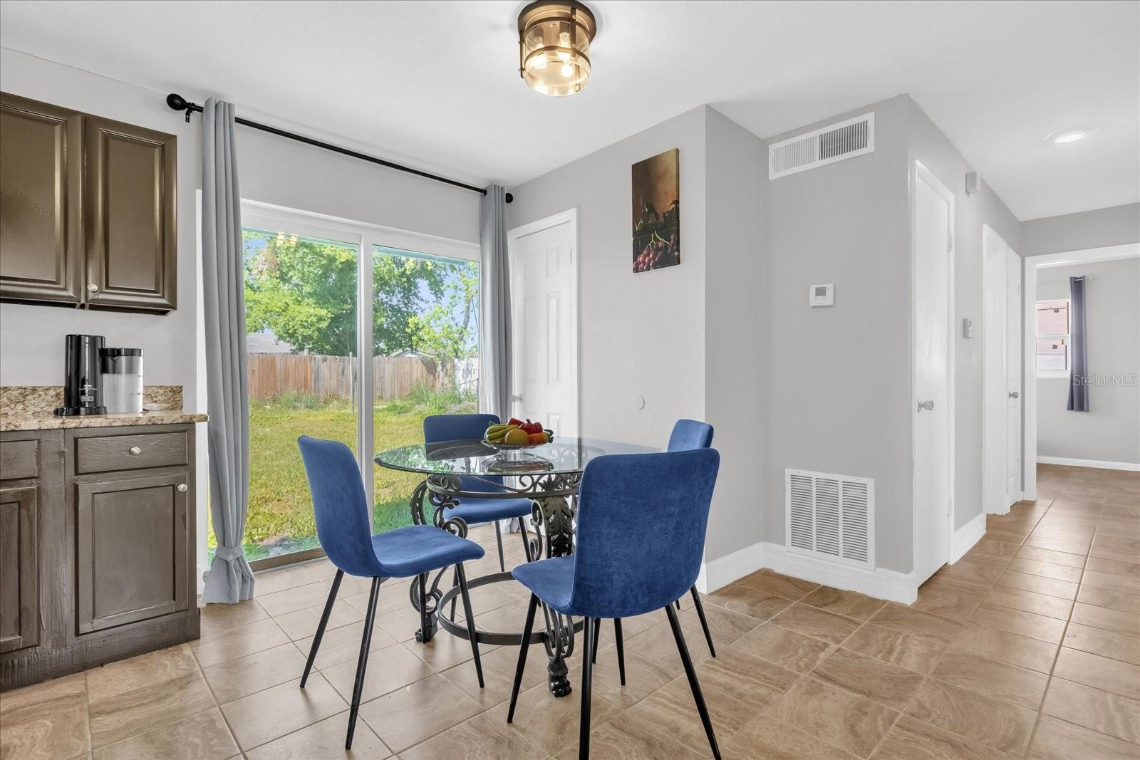 5390 Botany Ct Property Photo 6
