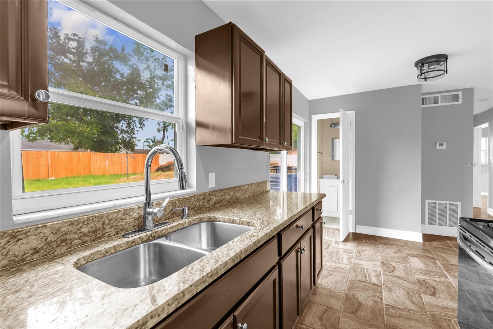 5390 Botany Ct Property Photo 11