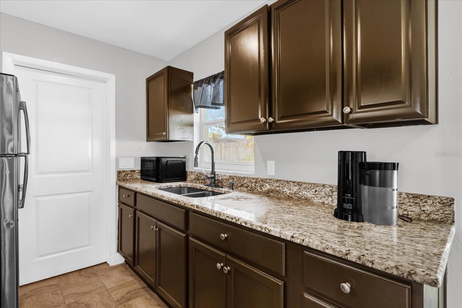 5390 Botany Ct Property Photo 14