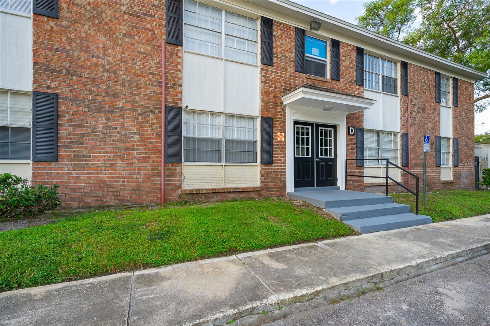 5325 CURRY FORD RD #D206 Property Photo 1