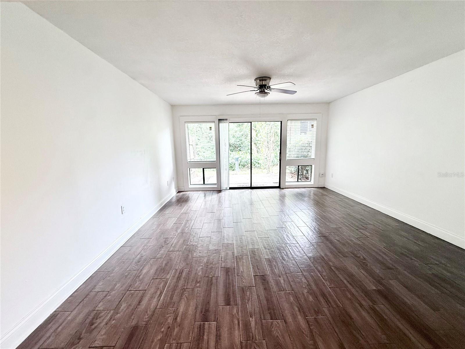 5111 Eaglesmere Dr #d10 Property Photo 2