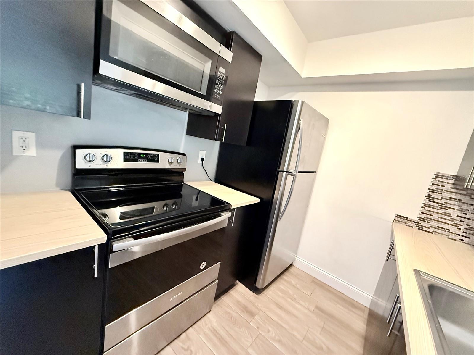 5111 Eaglesmere Dr #d10 Property Photo 5