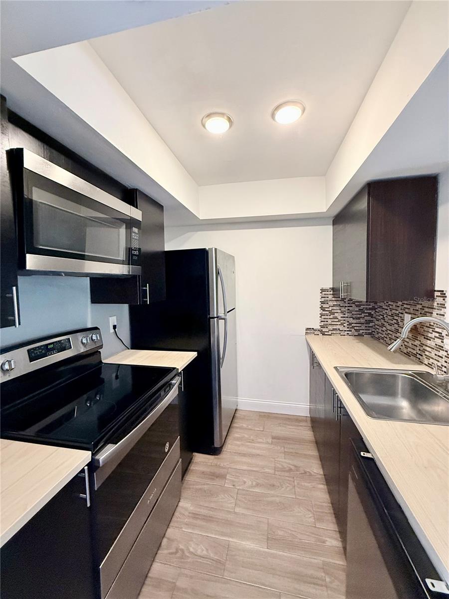 5111 Eaglesmere Dr #d10 Property Photo 6