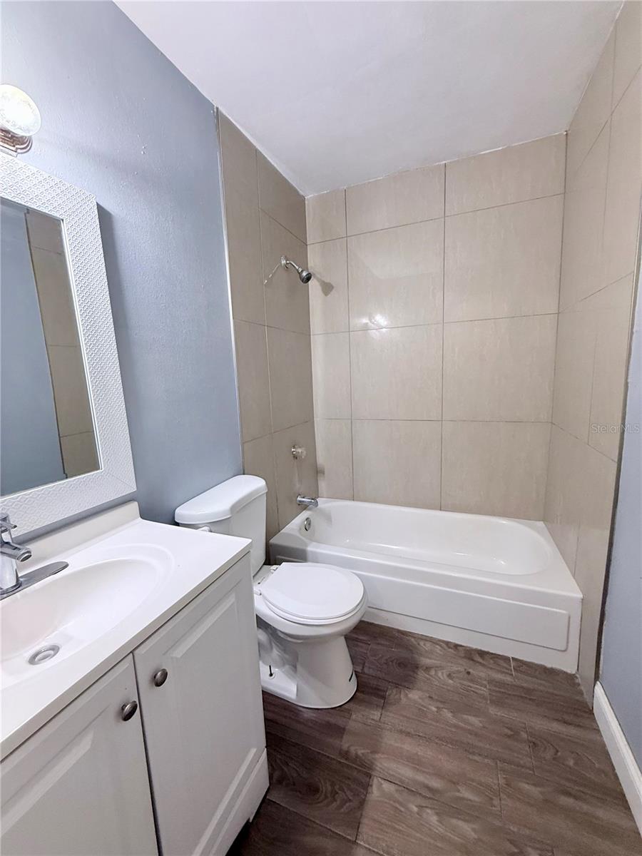 5111 Eaglesmere Dr #d10 Property Photo 10