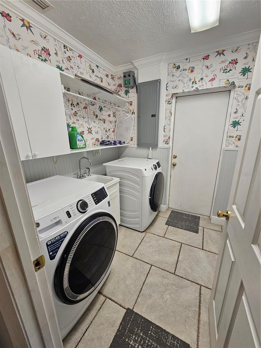 2130 Pinehurst St Property Photo 16