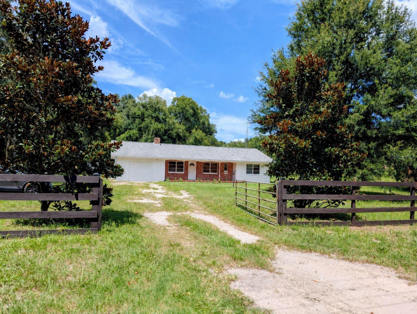 876 Shaw Lake Rd Property Photo 1