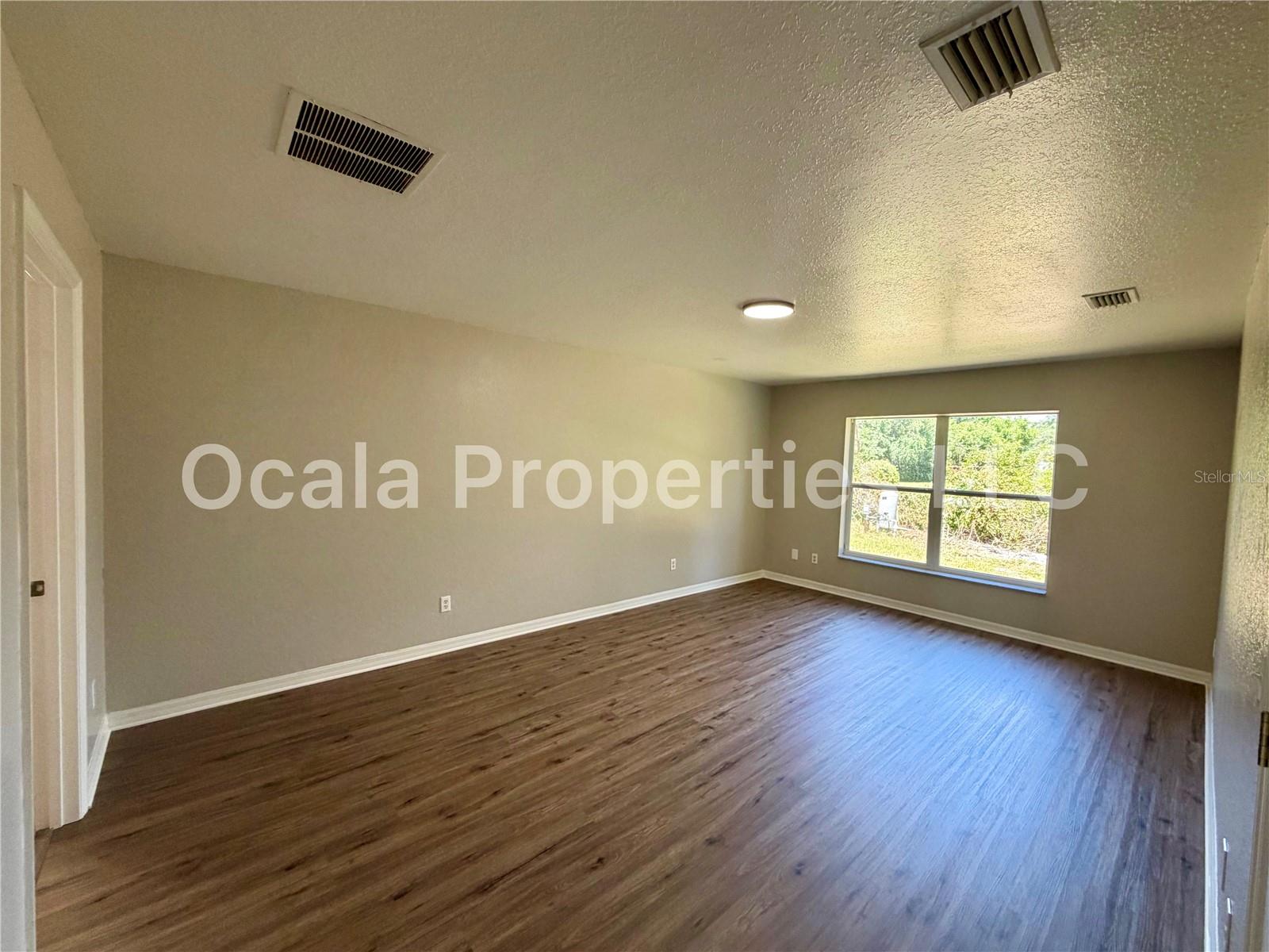 1 Olive Ln Property Photo 2
