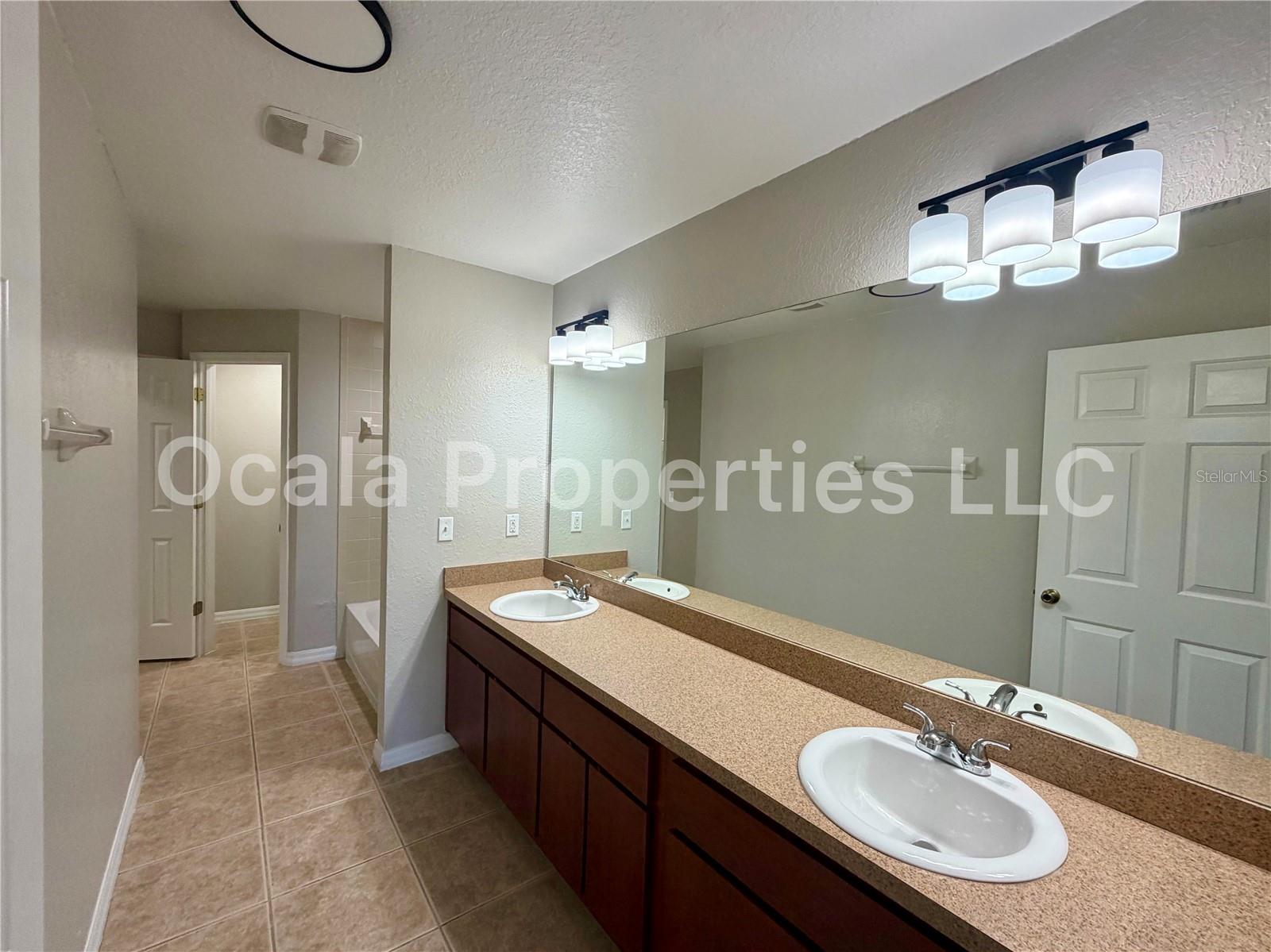 1 Olive Ln Property Photo 10