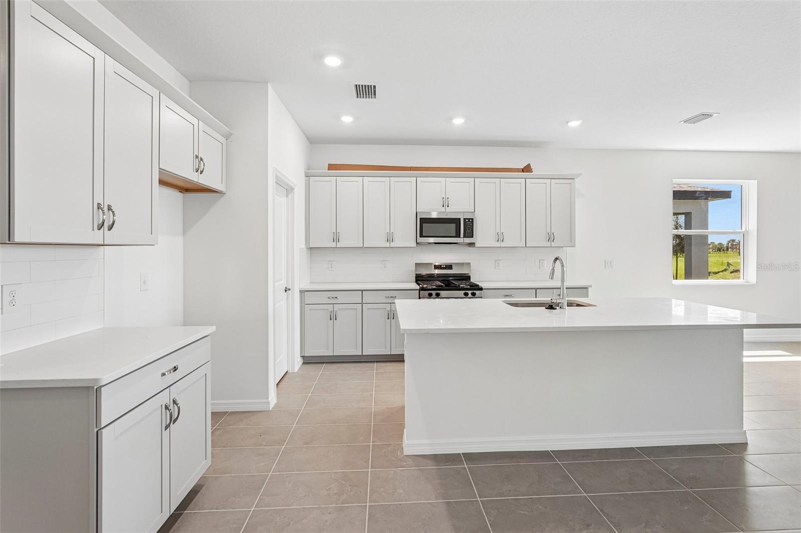 8705 Canard Cv Property Photo 4