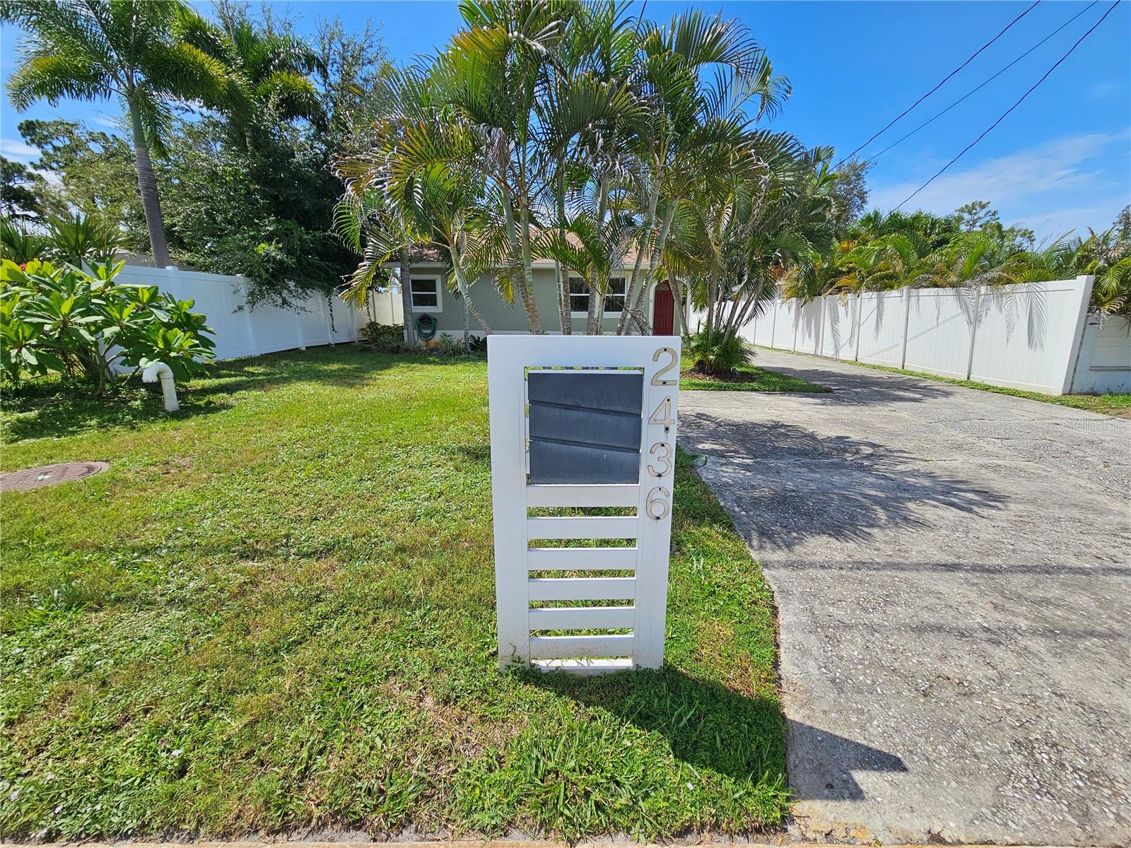 2436 Arapaho St Property Photo 2