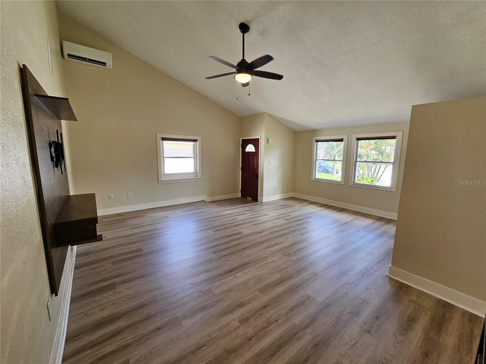 2436 Arapaho St Property Photo 4