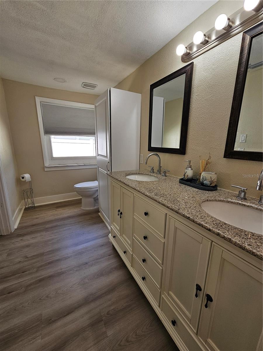2436 Arapaho St Property Photo 13