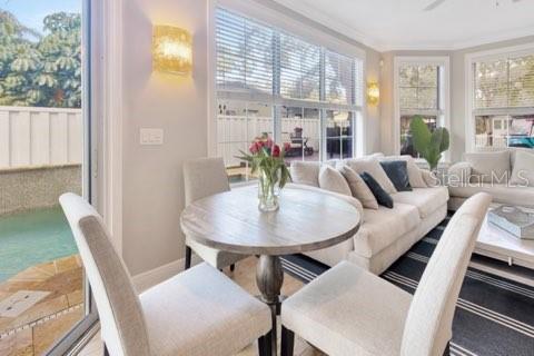 R4911872 Property Photo 9
