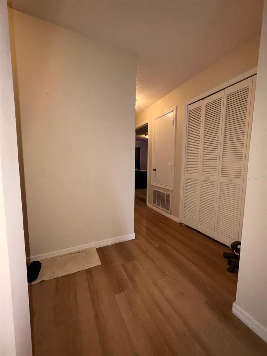 4261 Pershing Pointe Pl #5 Property Photo 3