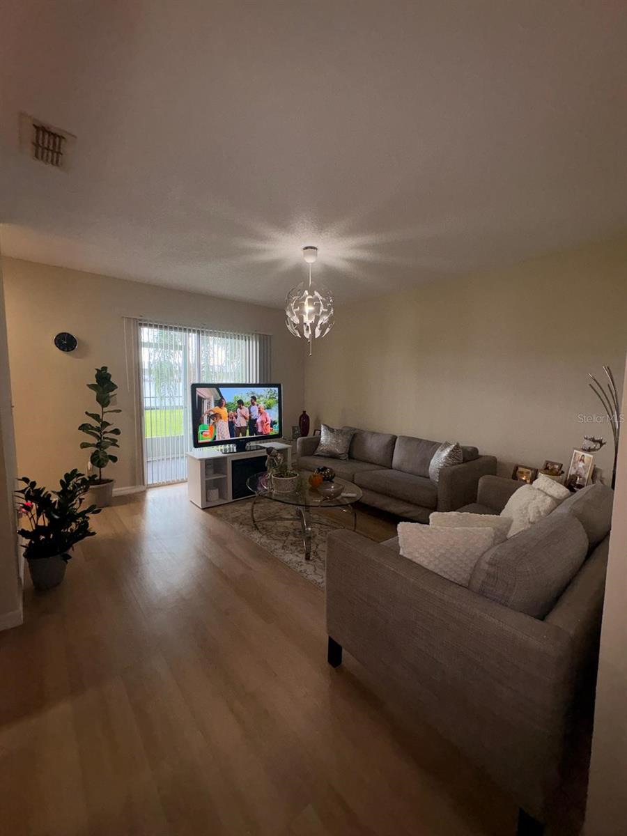 4261 Pershing Pointe Pl #5 Property Photo 4