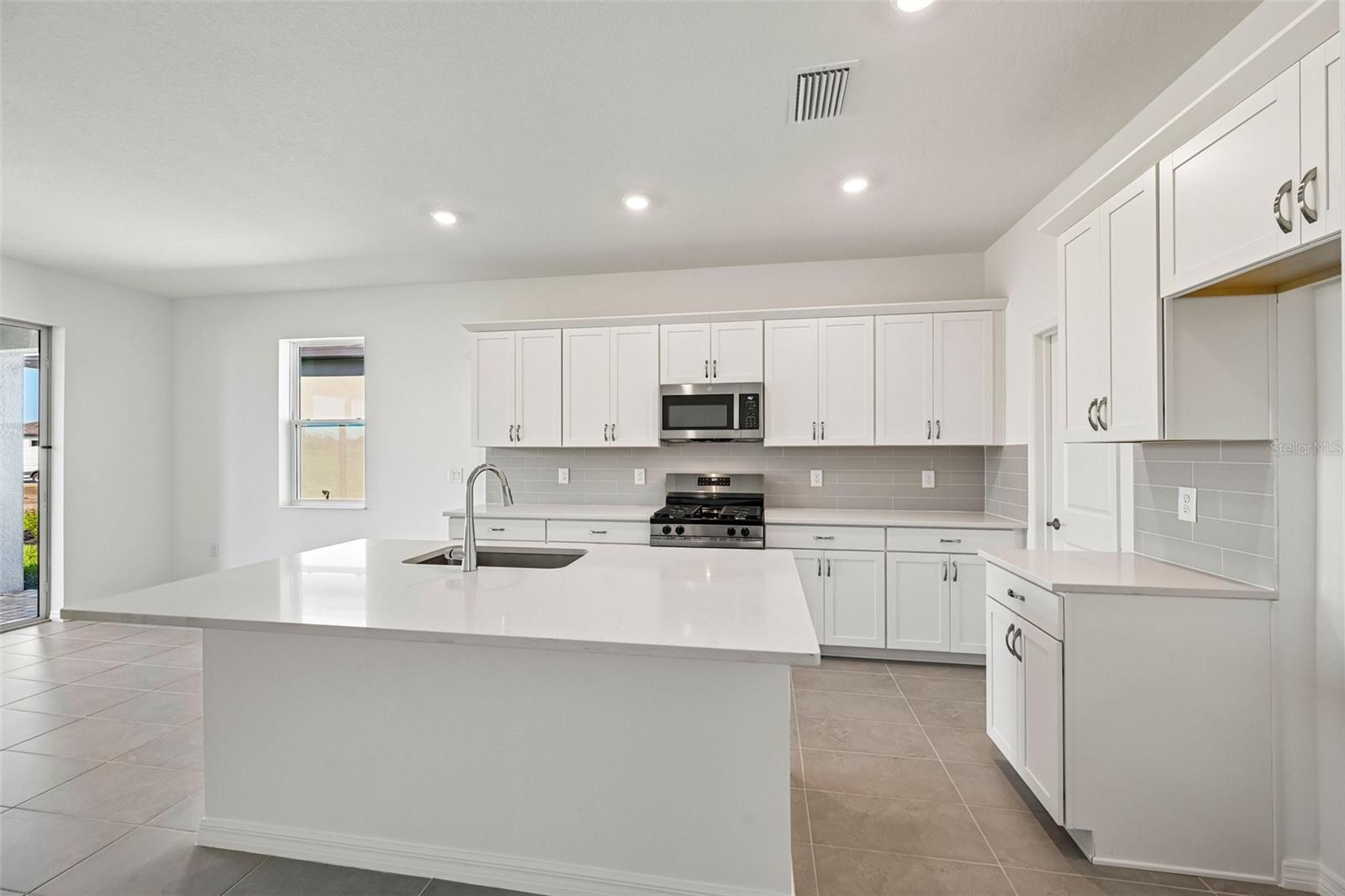 8709 Canard Cv Property Photo 4