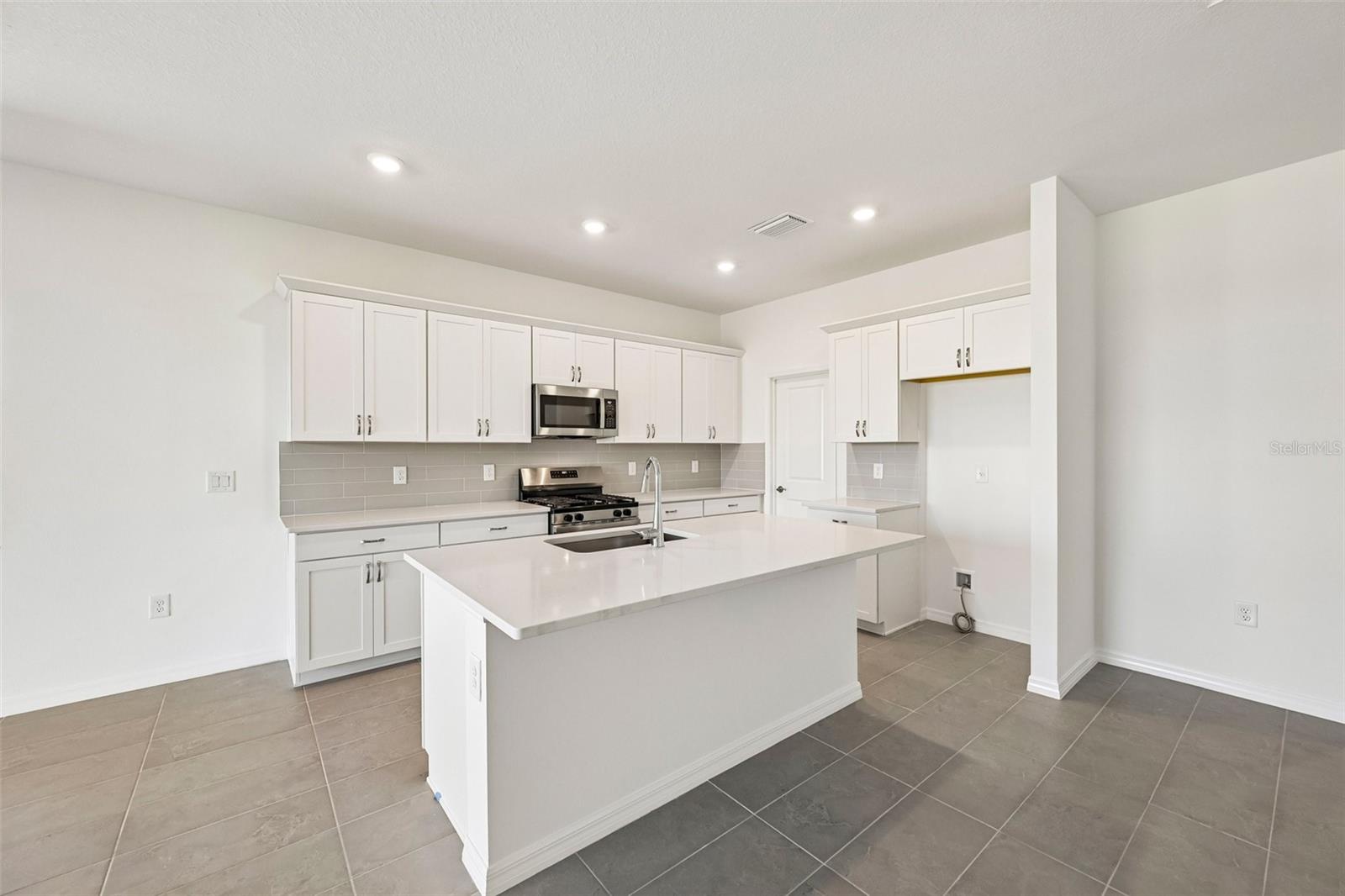 8709 Canard Cv Property Photo 5