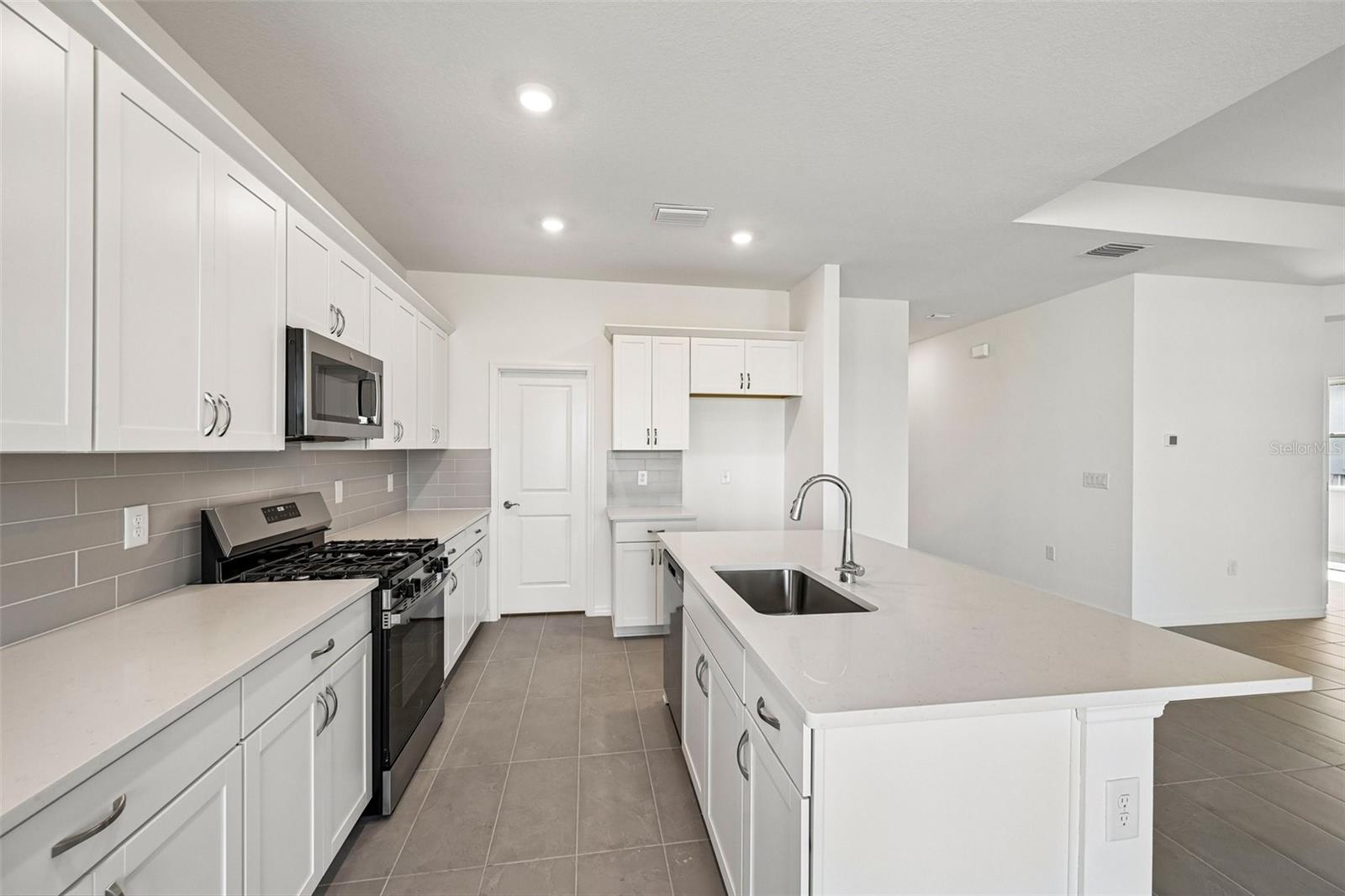 8709 Canard Cv Property Photo 6