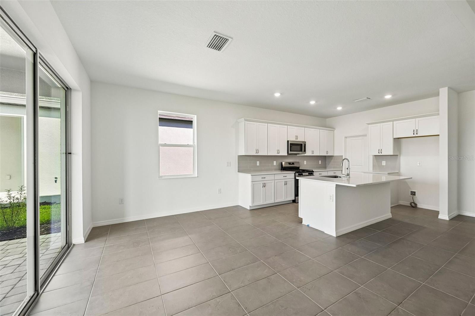 8709 Canard Cv Property Photo 9
