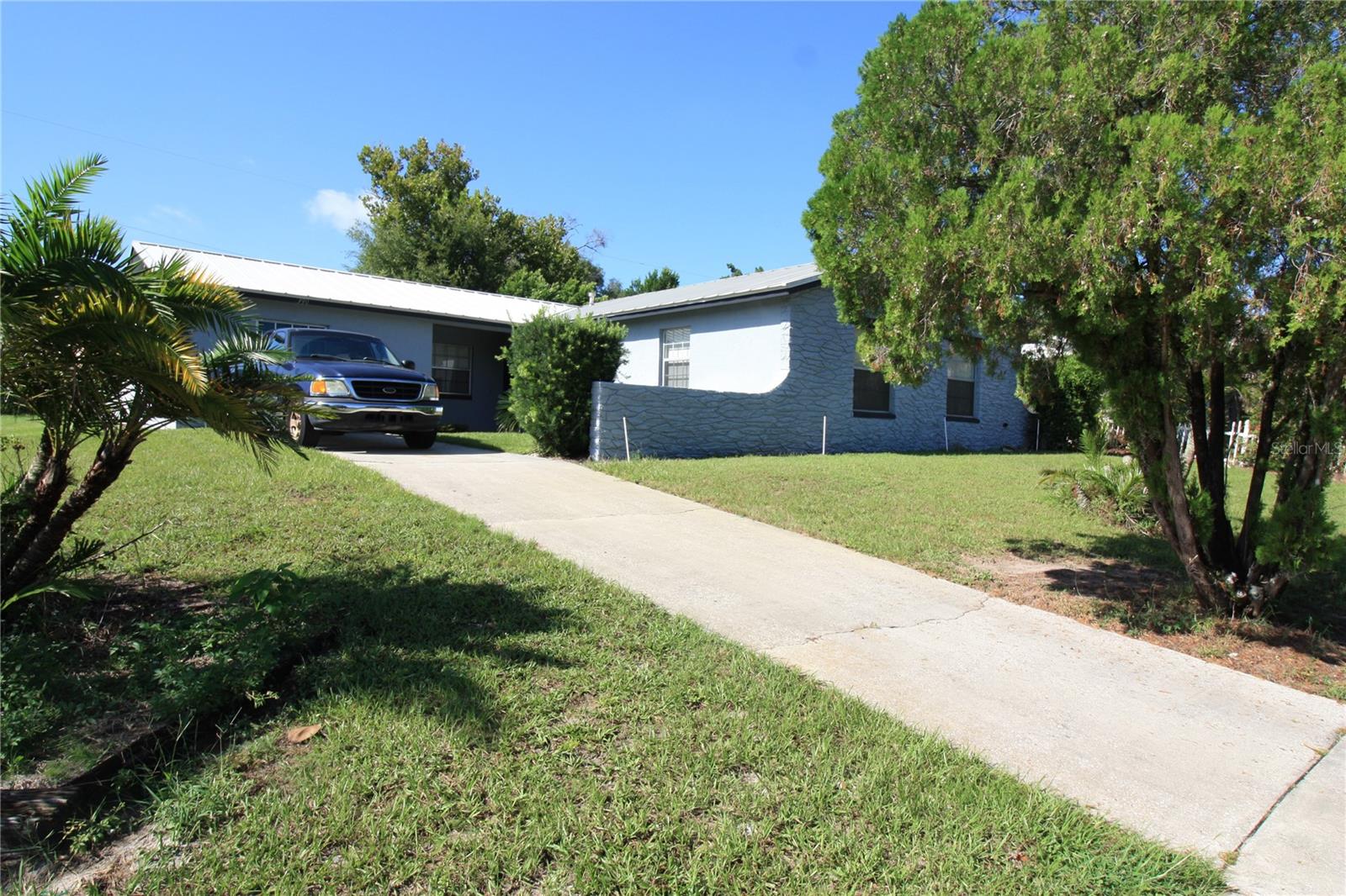 390 Lilac Rd Property Photo 1