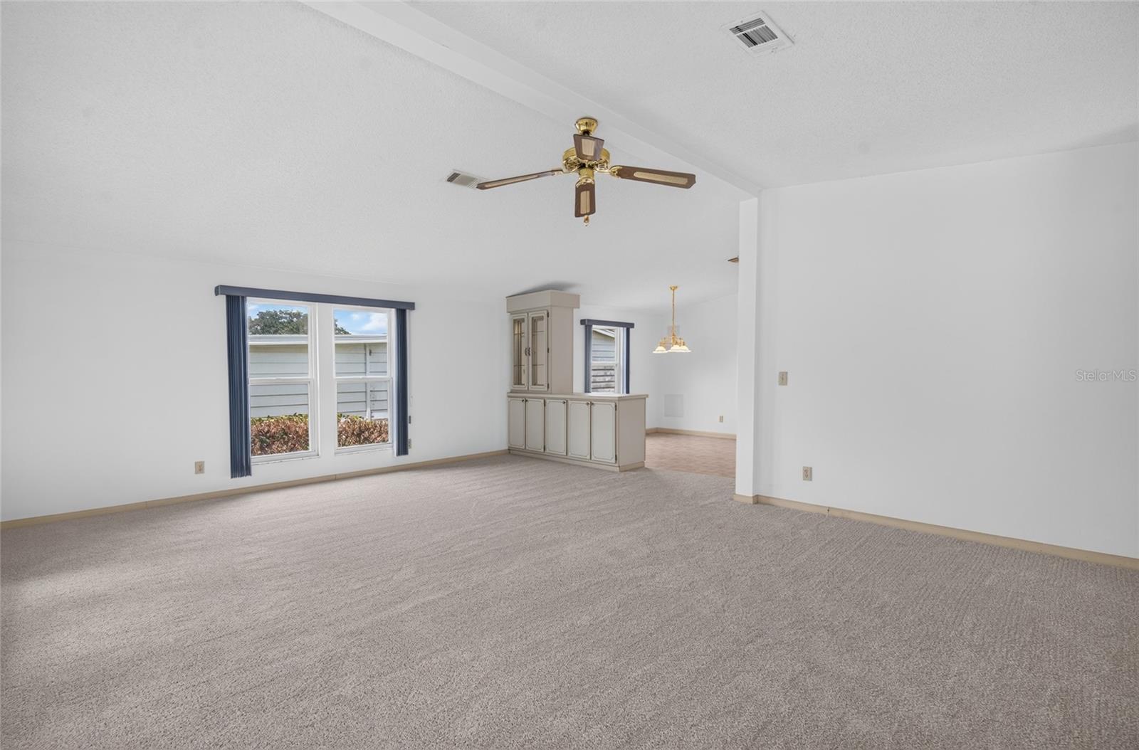 1506 Hillcrest Dr Property Photo 2