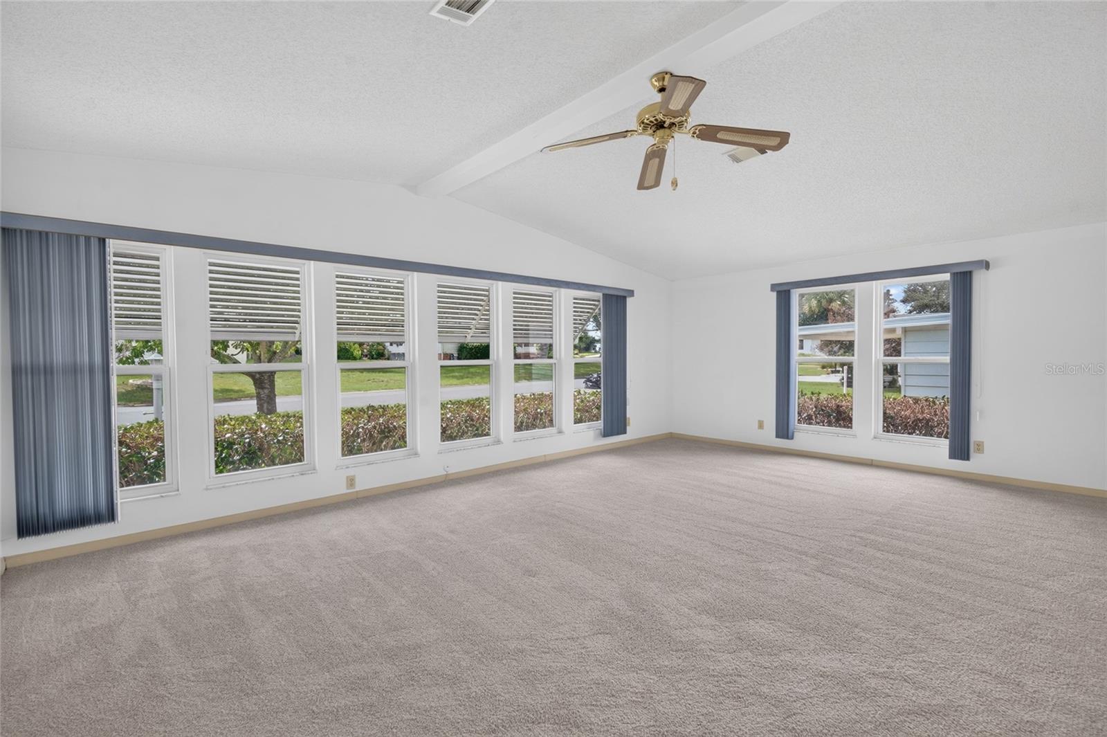 1506 Hillcrest Dr Property Photo 3