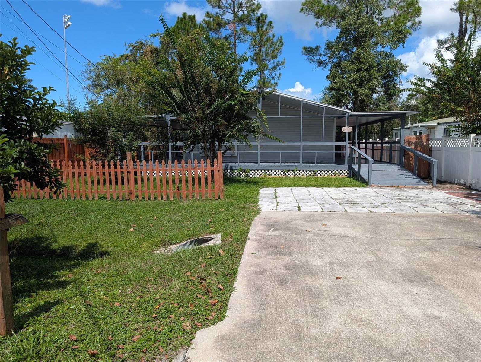 24304 Maxwell St Property Photo 1