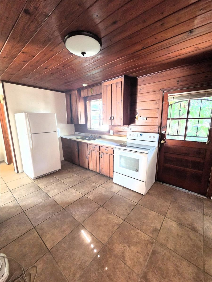 617 W Howry Ave Property Photo 4