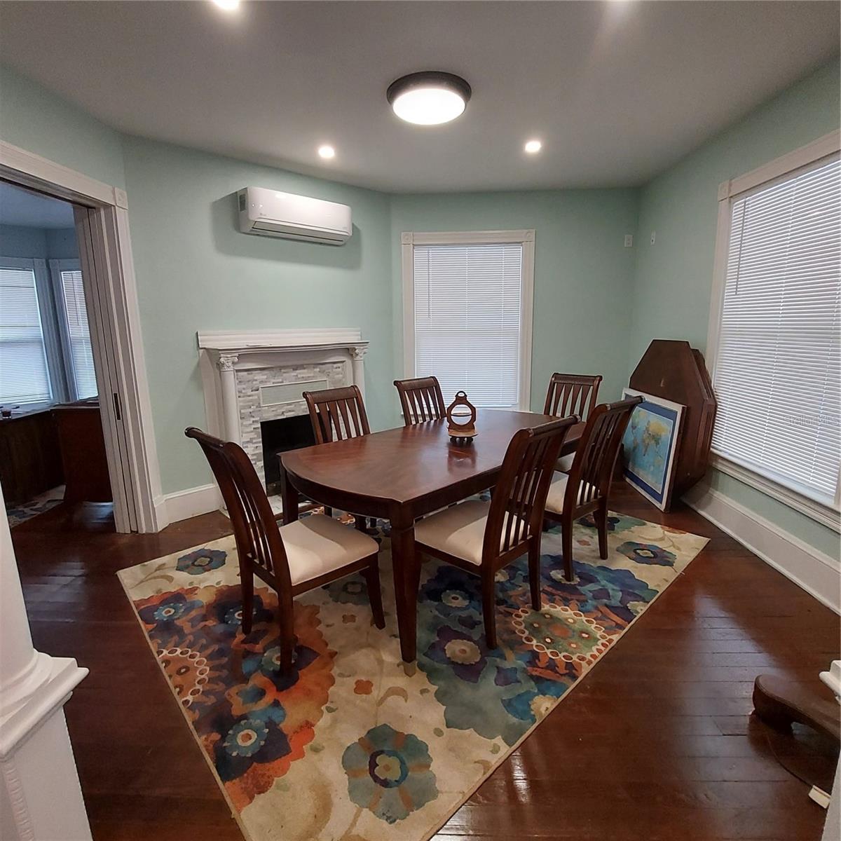 331 W New York Ave Property Photo 4
