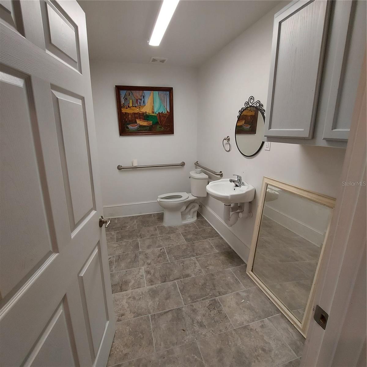 331 W New York Ave Property Photo 6