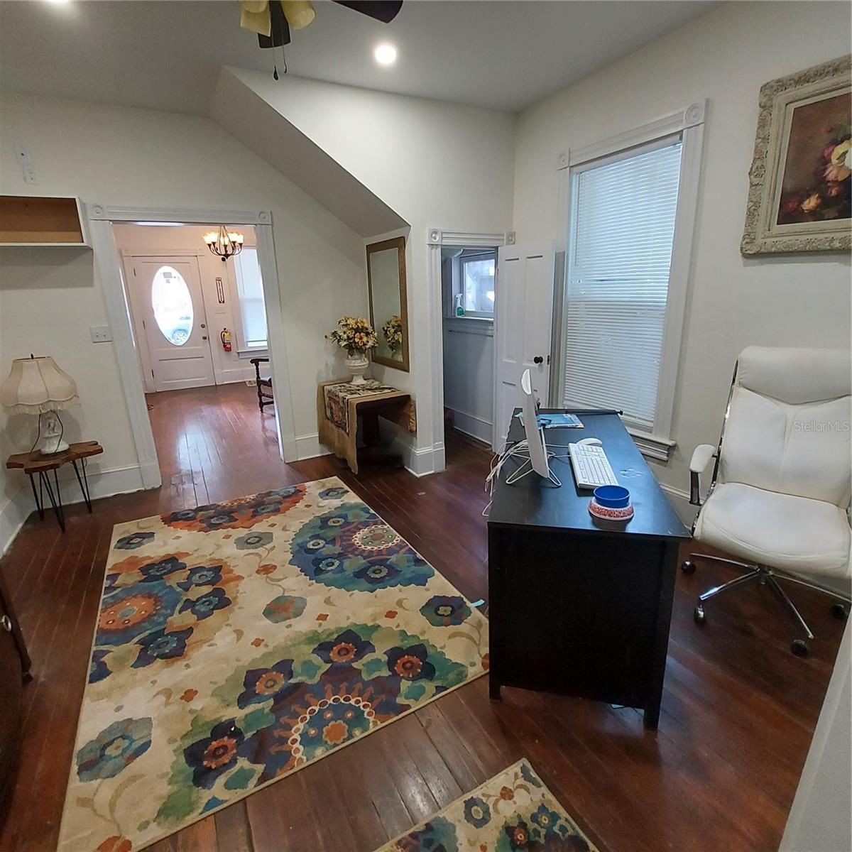 331 W New York Ave Property Photo 8