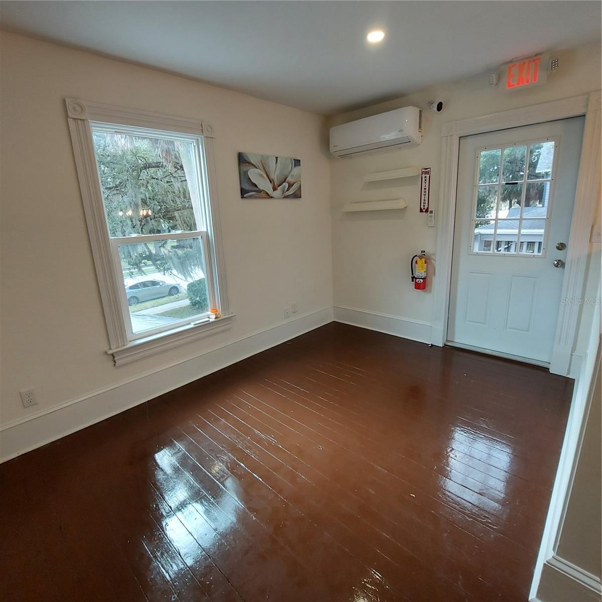 331 W New York Ave Property Photo 15