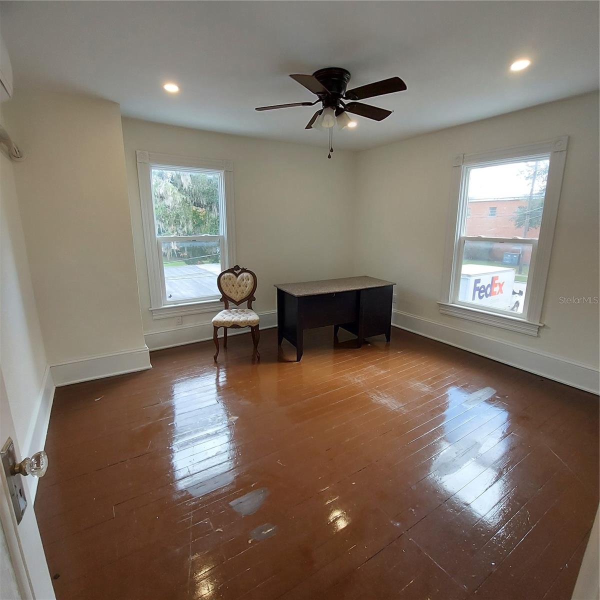 331 W New York Ave Property Photo 16