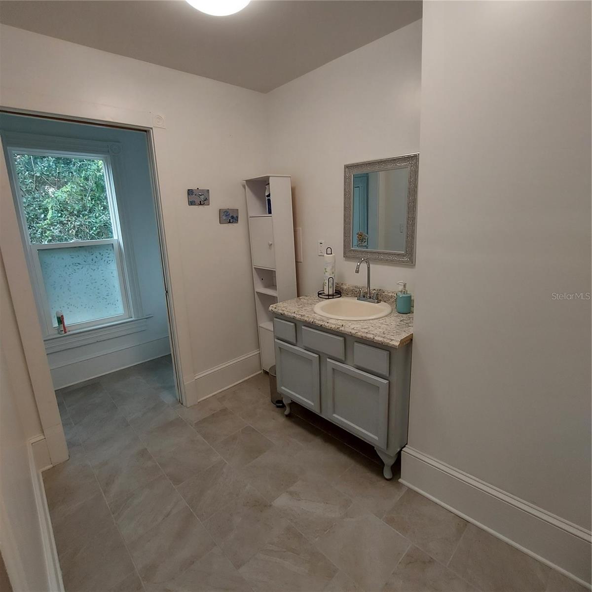 331 W New York Ave Property Photo 18