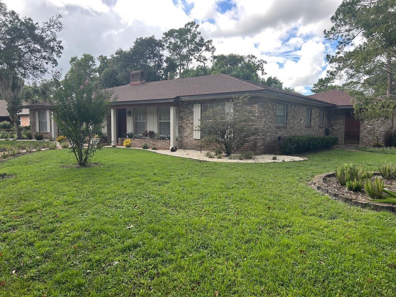 100 PALM LAKE CT Property Photo 1