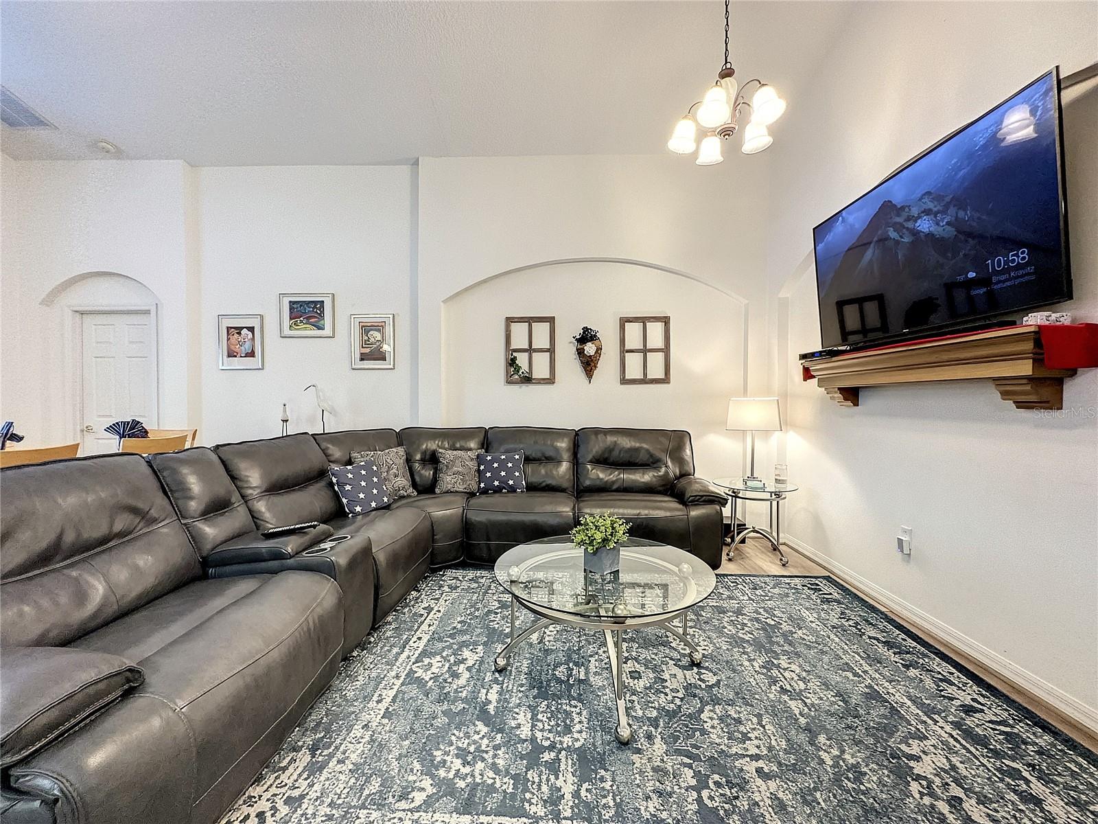 316 Kildrummy Drive Property Photo 13